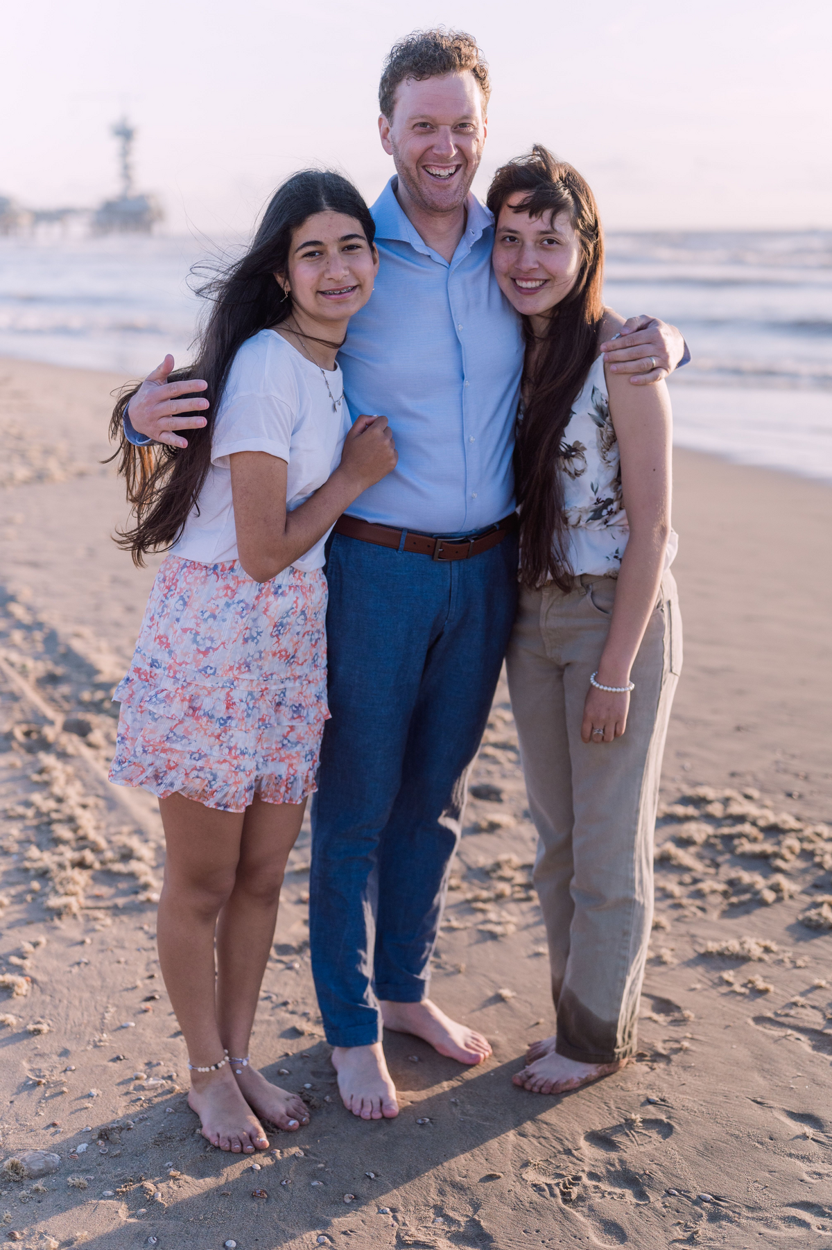 Gezinsshoot aan strand door PhotographyLikeC (7)