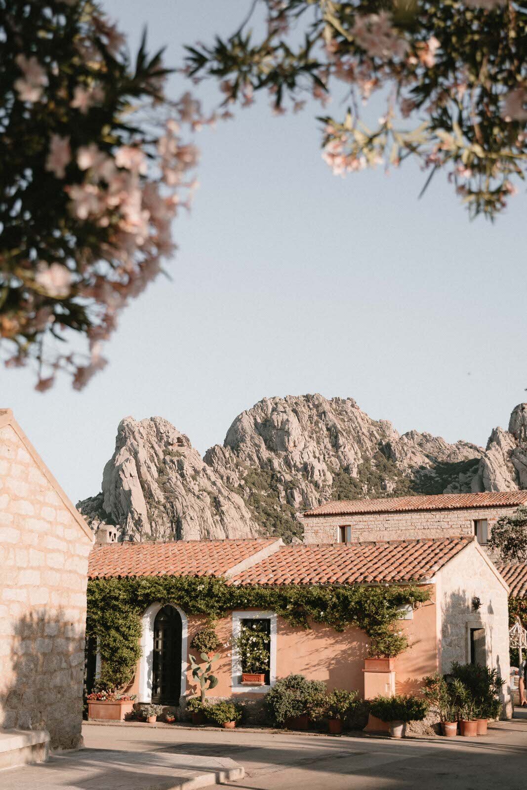 Flora_And_Grace_Editorial_Sardinia_Analog_Editorial_Wedding_Photographer (1 von 1)-49