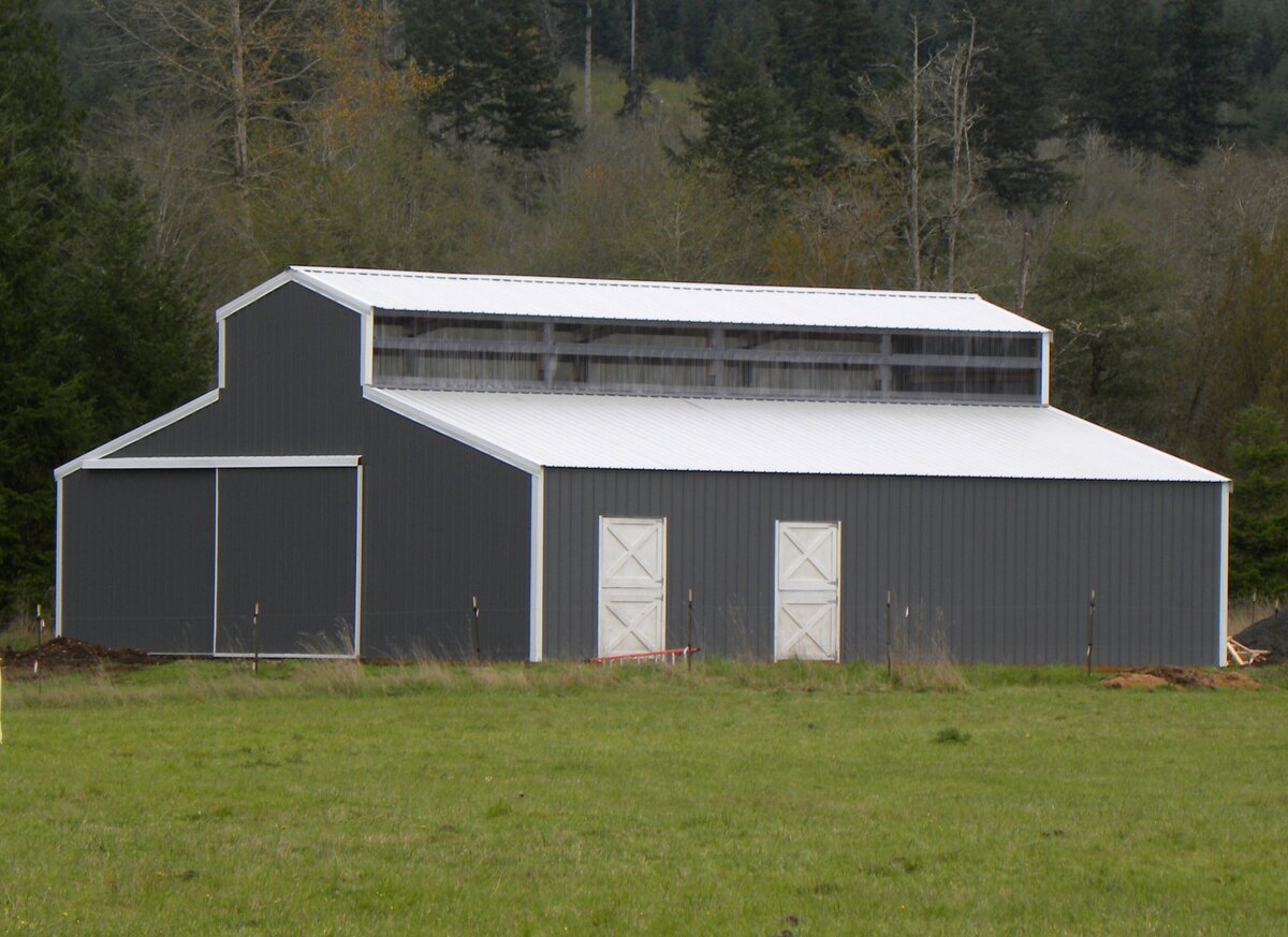 Gray barn built by Northwest Pole Structures
