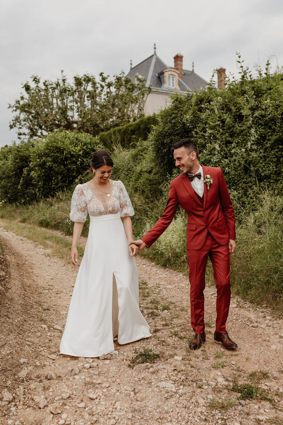 Violaine-et-Damien-mariage-couple-exterieur-vignes7