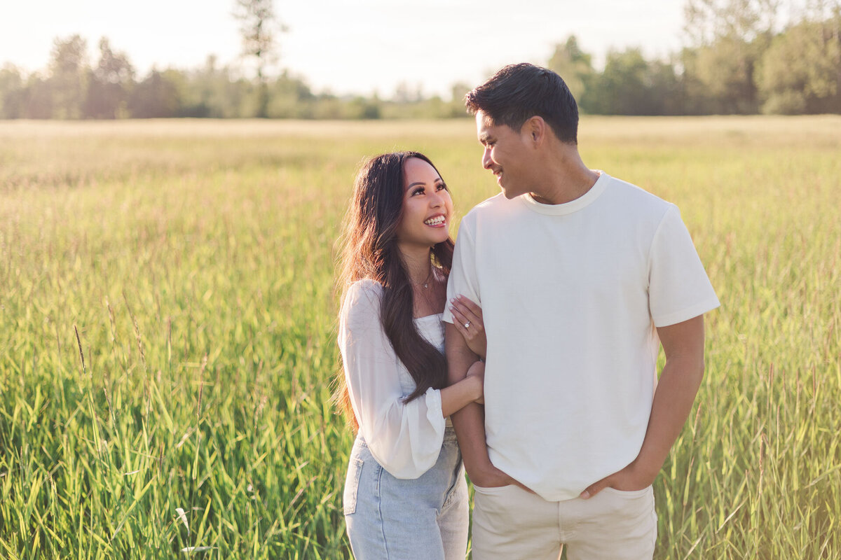 Elk-Fields-Northbend-WA-Engagement-Photo-7