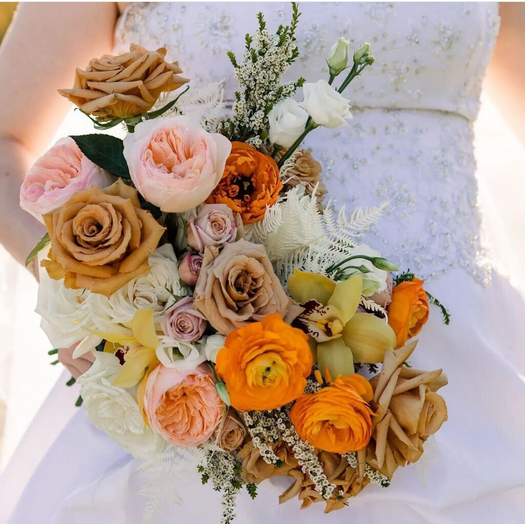 Tangerine, pink and rust roses in bridal bouquet by Bloomdigity Floral Studio, an contemporary, Lethbridge, Alberta wedding florist, featured on the Brontë Bride Vendor Guide.