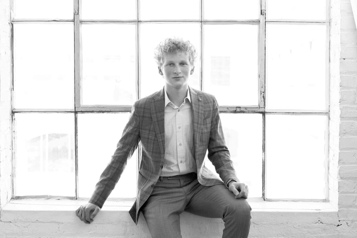 posed-senior-photos-for-guys