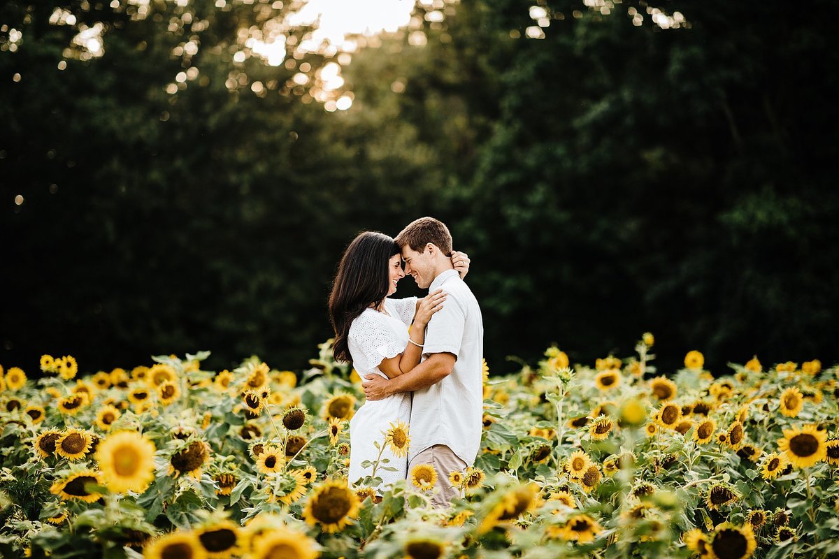 sunflower-field-engagement-session-delaware-rebecca-renner-photography_0015