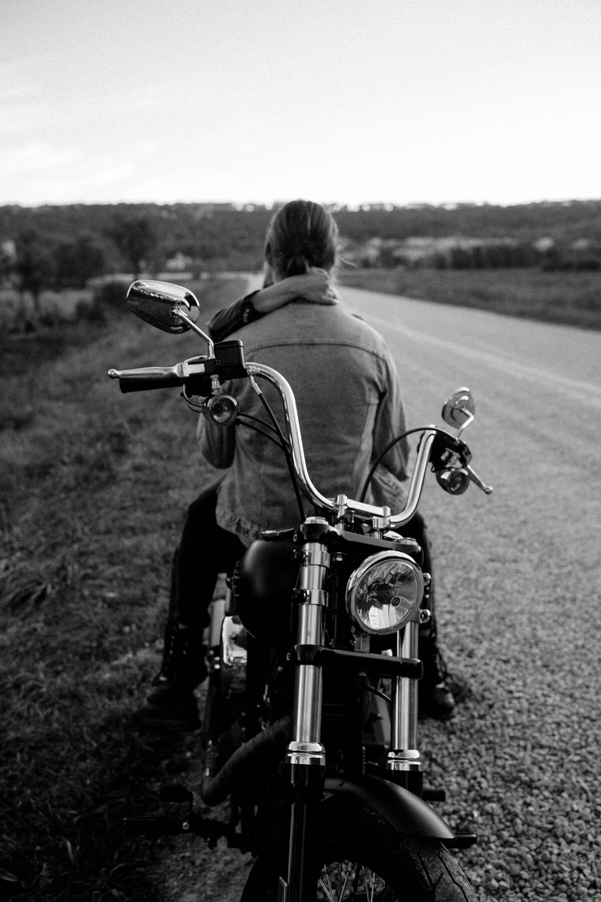 couple-on-motorcycle-on-dirt-road