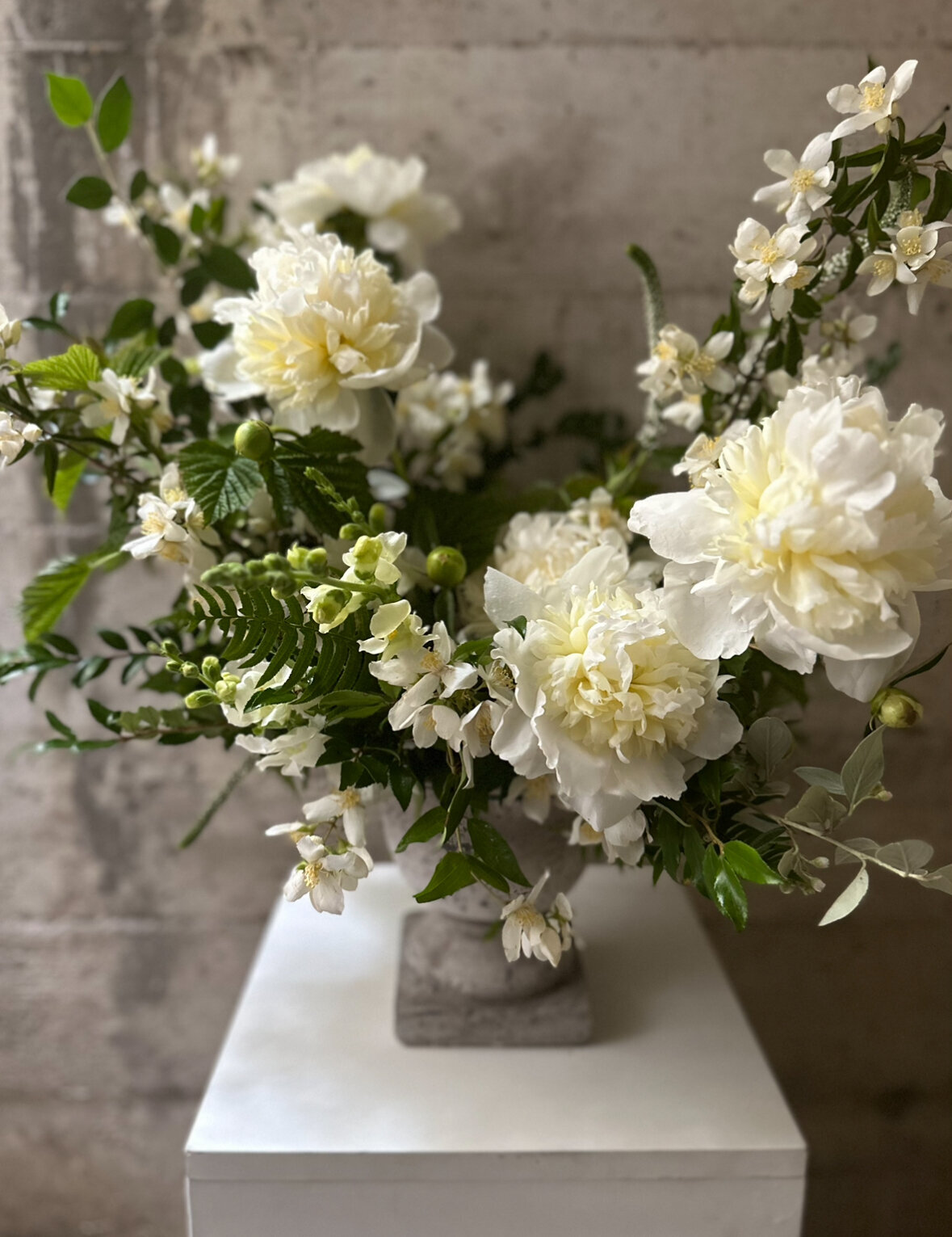 largewhitearrangementsympathyflowers