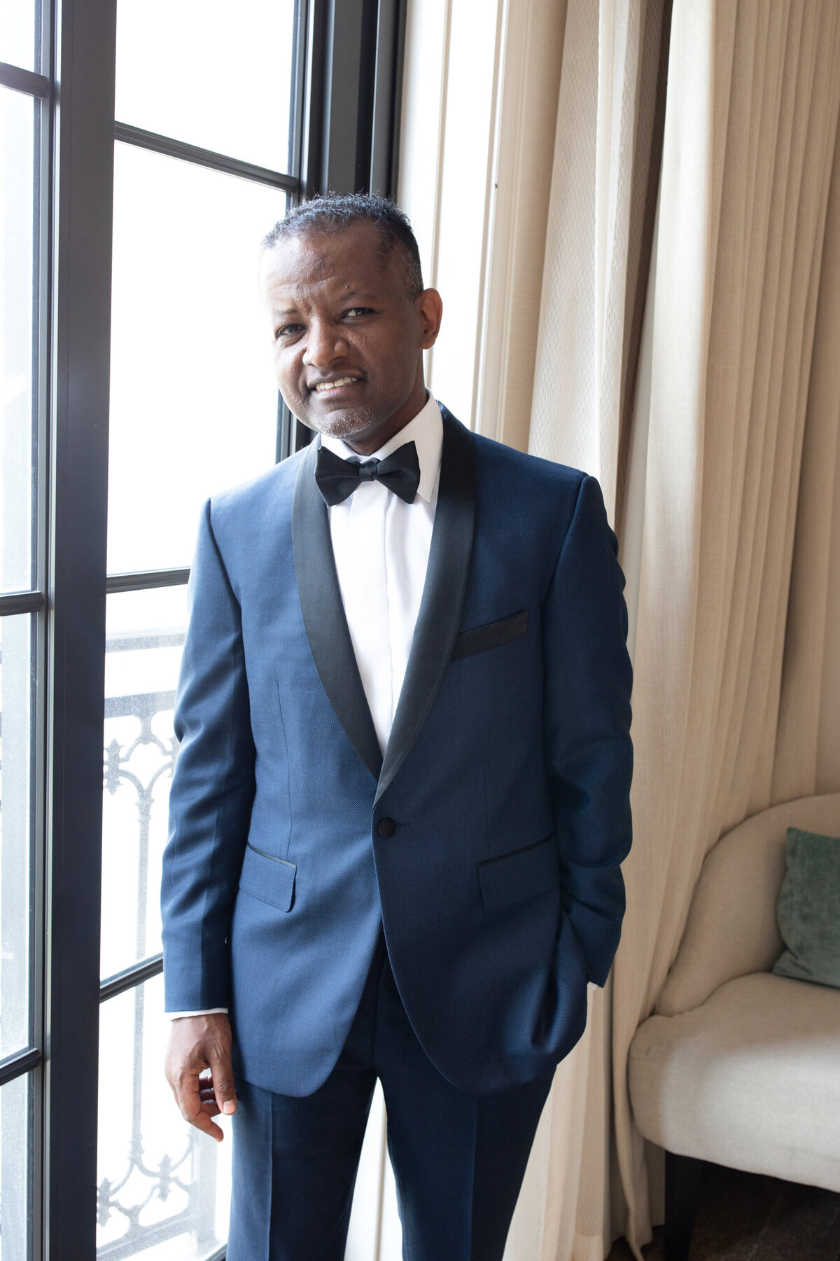 st-regis-atlanta-wedding-groom-portrait-by-windo