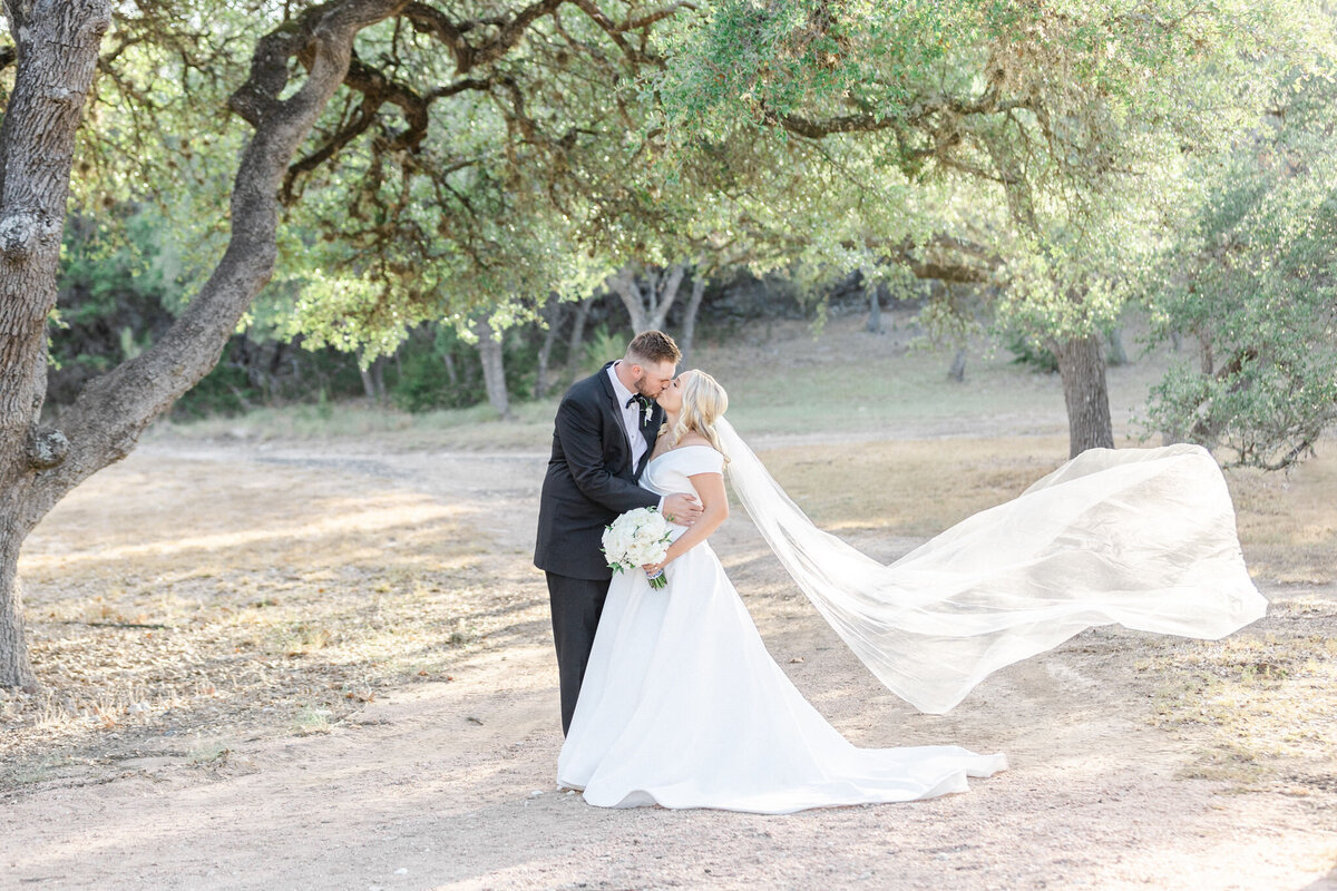 Kendall-Point-wedding-boerne-austin-san-antonio-photographer-elegant-timeless-refined-luxury-colorful-photography-12