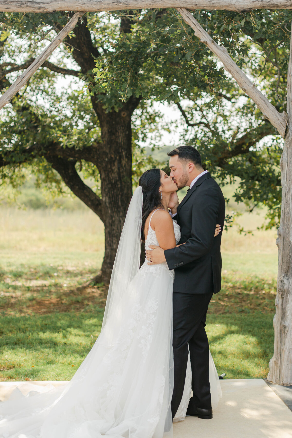 Summer wedding in Dallas, Texas photography by Alex Blair