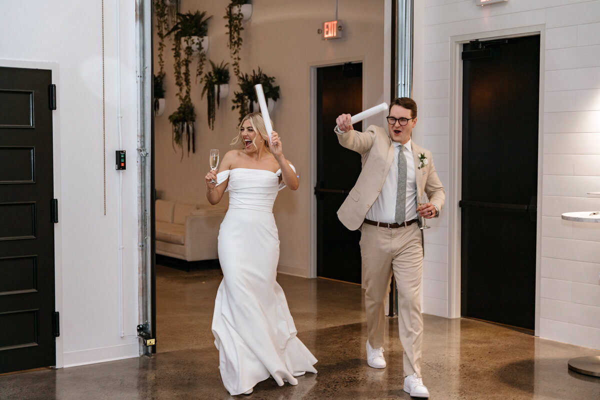 modern urban wedding in minneapolis minnesota H-40