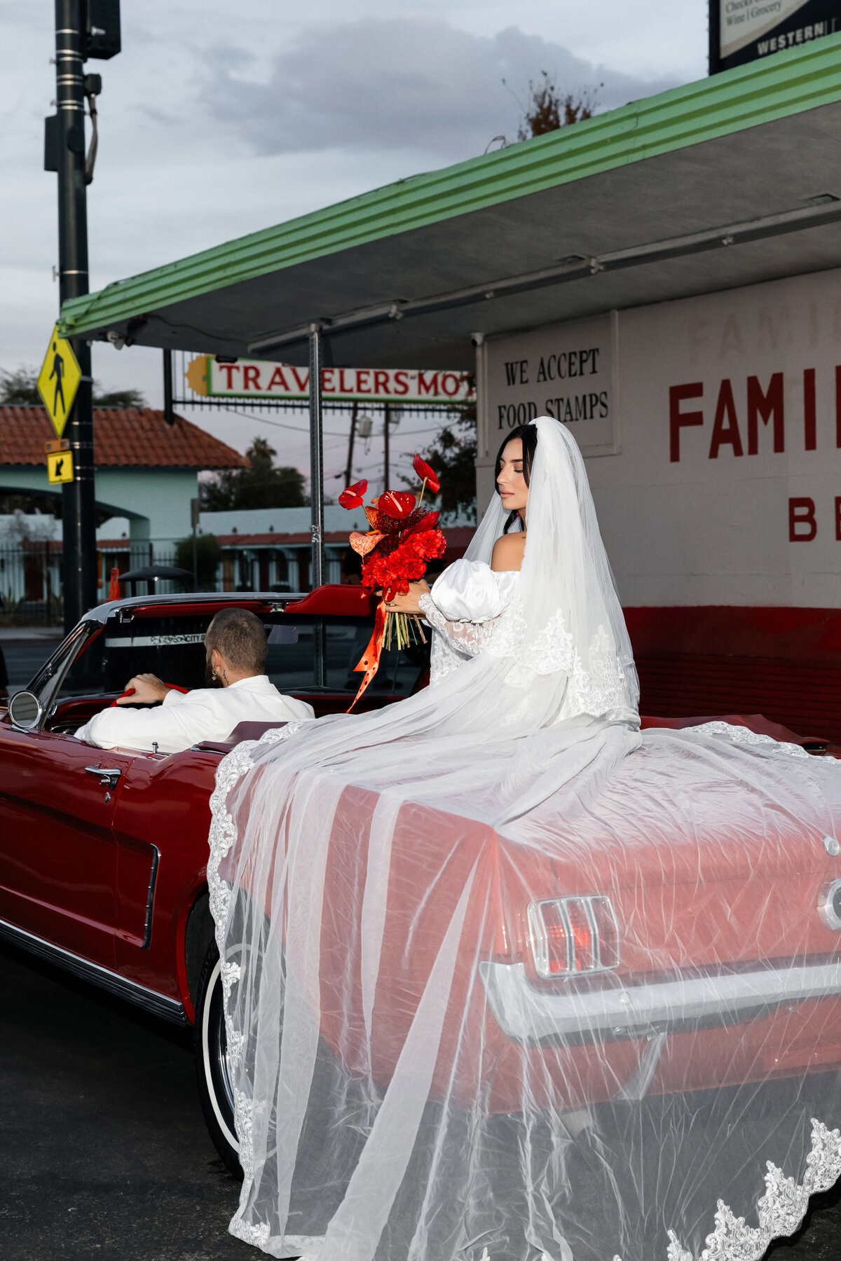 109_riskyexposure_las-vegas-elopement-photography