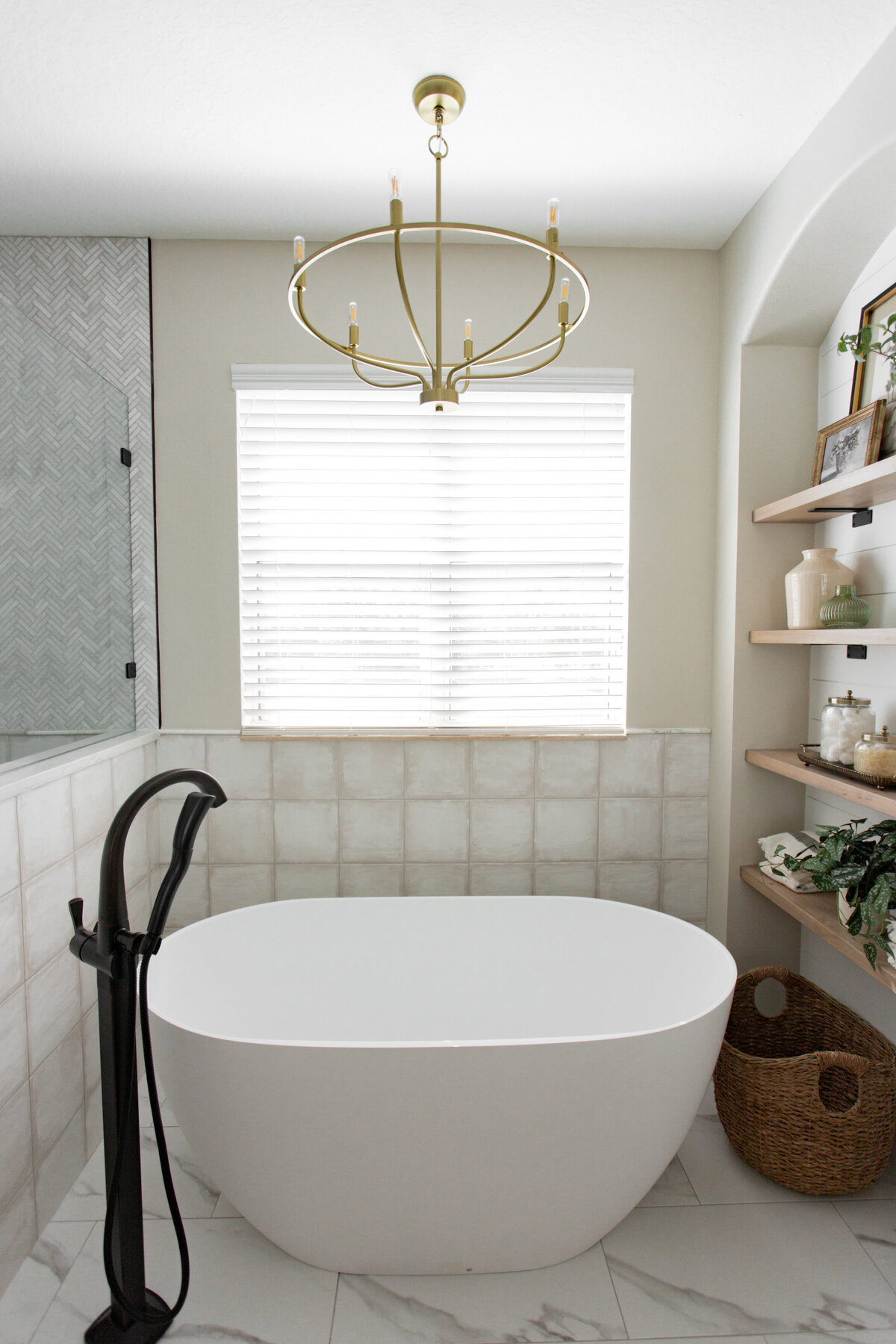 sally-barton-interiors-bathroom-tub