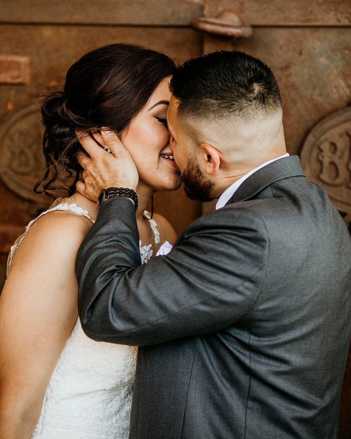 chicago-wedding-photos-first-look-17