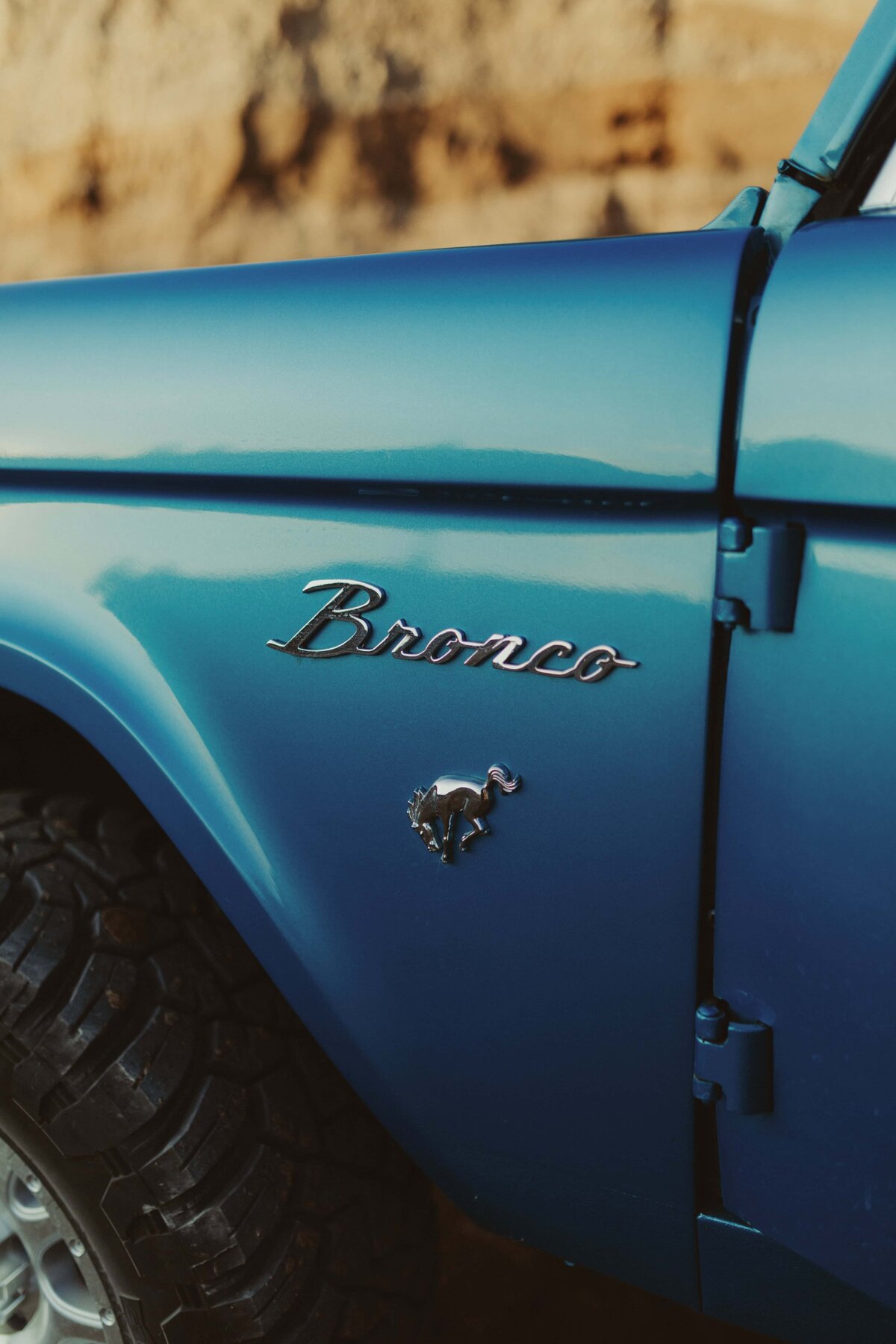 Vintage-car-engagement-in Canada-20