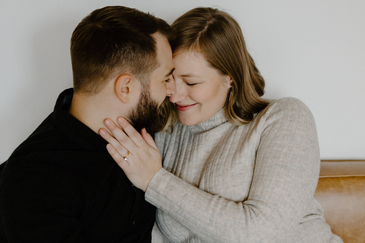 maternity-lifestyle-photo-couple-studio2