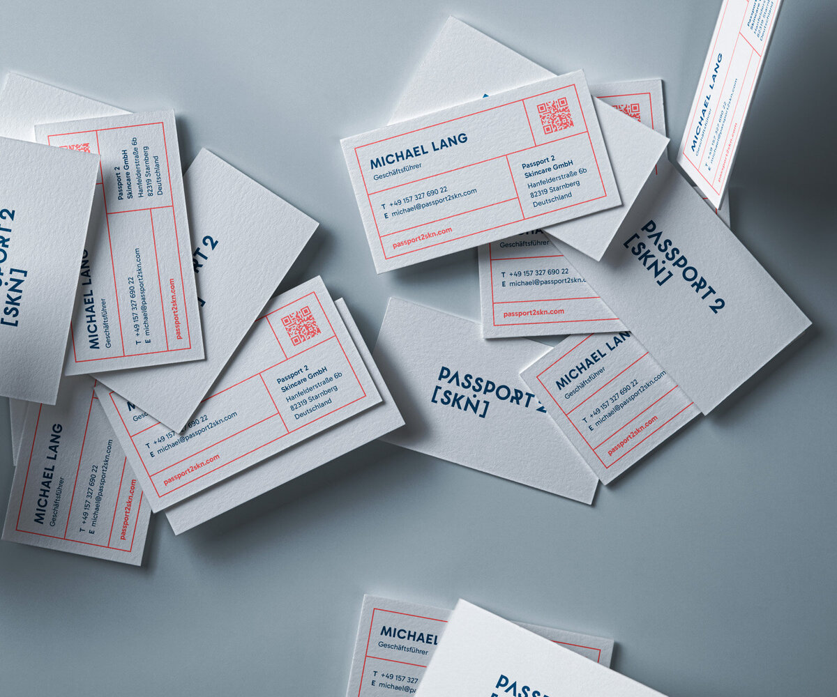 Visitenkarten-Mockup für Passport 2 Skin – Brand Design im cleanen, modernen Look.