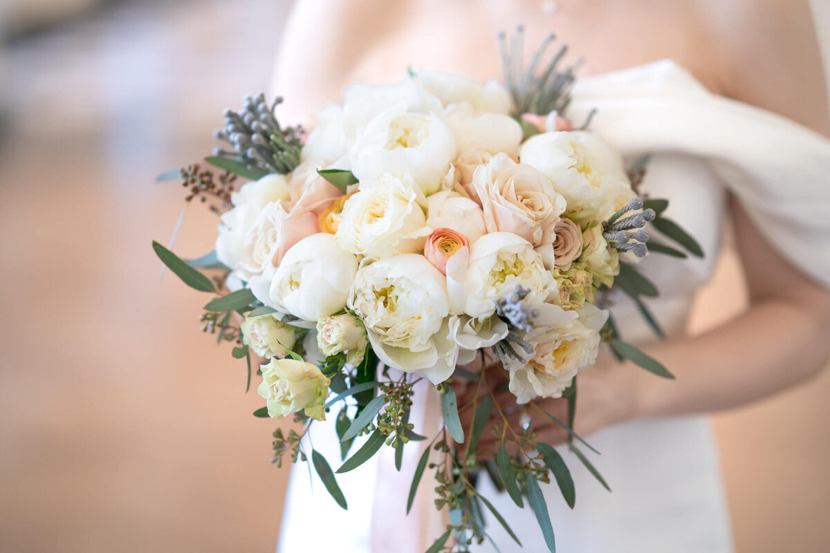 bride-bouquet-chicago-white-garden