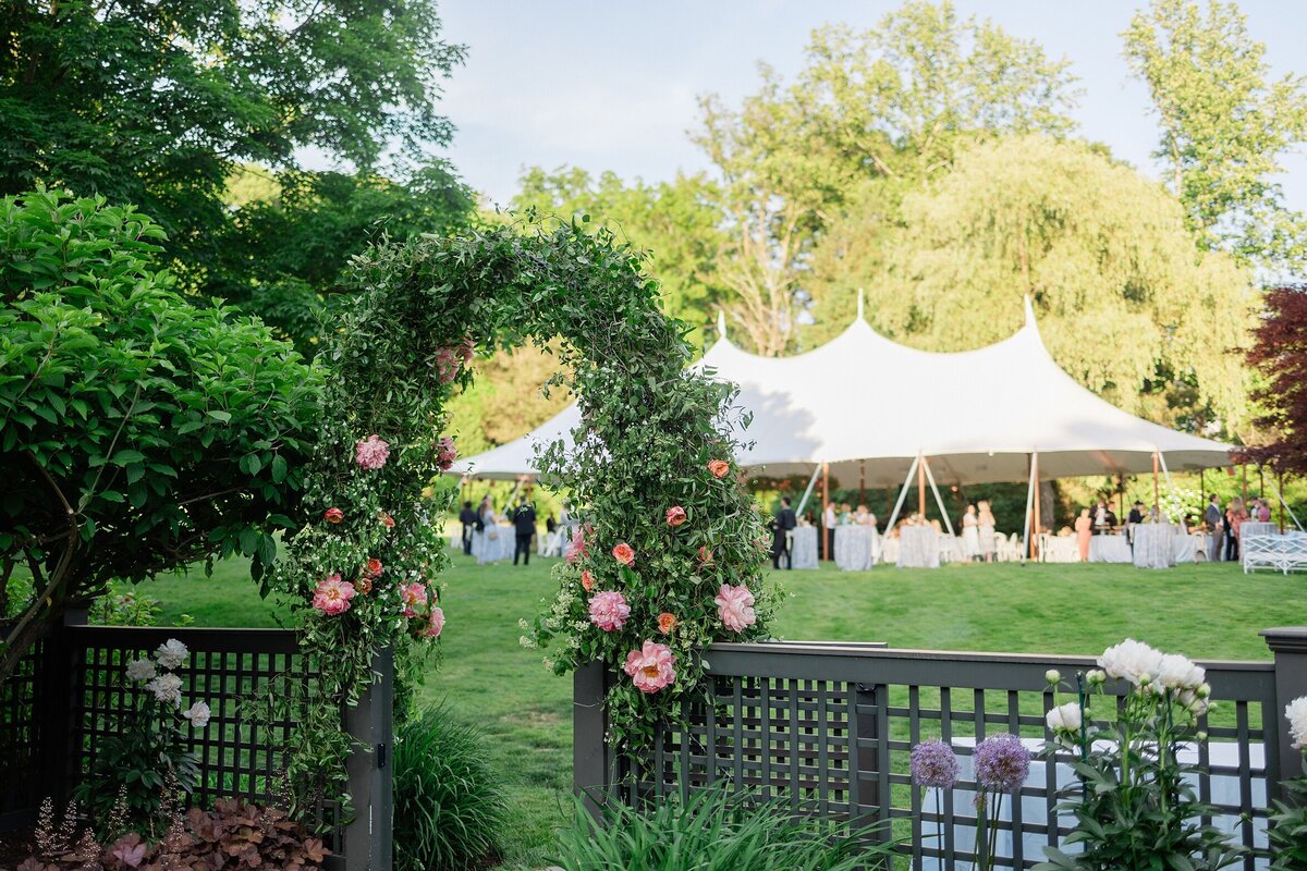 connecticut-backyard-tented-wedding-photo_0053