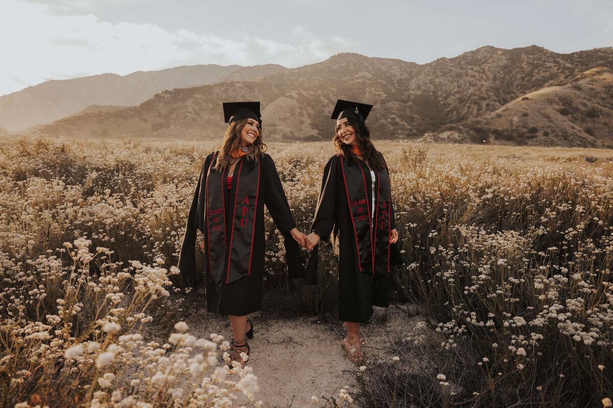 best-friend-grad-photoshoot-open-field-APU