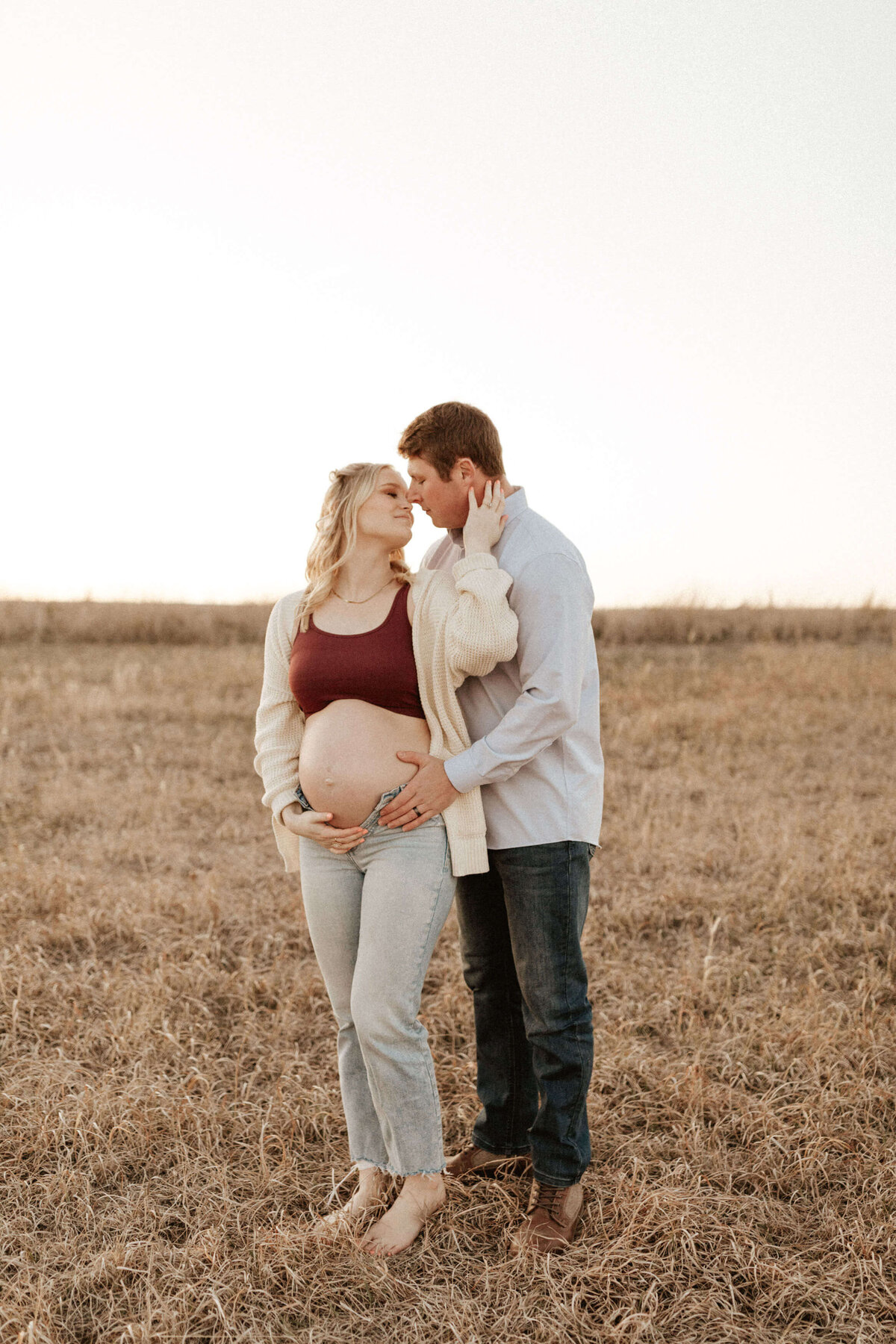 central-kansas-maternity-session-with-the-wandering-7