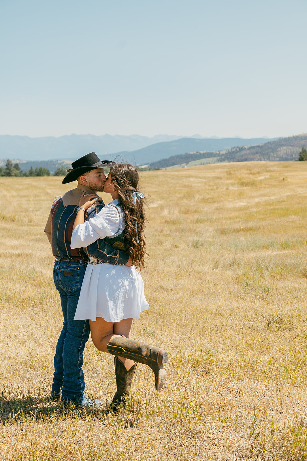 presley-gray-photo-haybale-forest-montana-elopement-7986