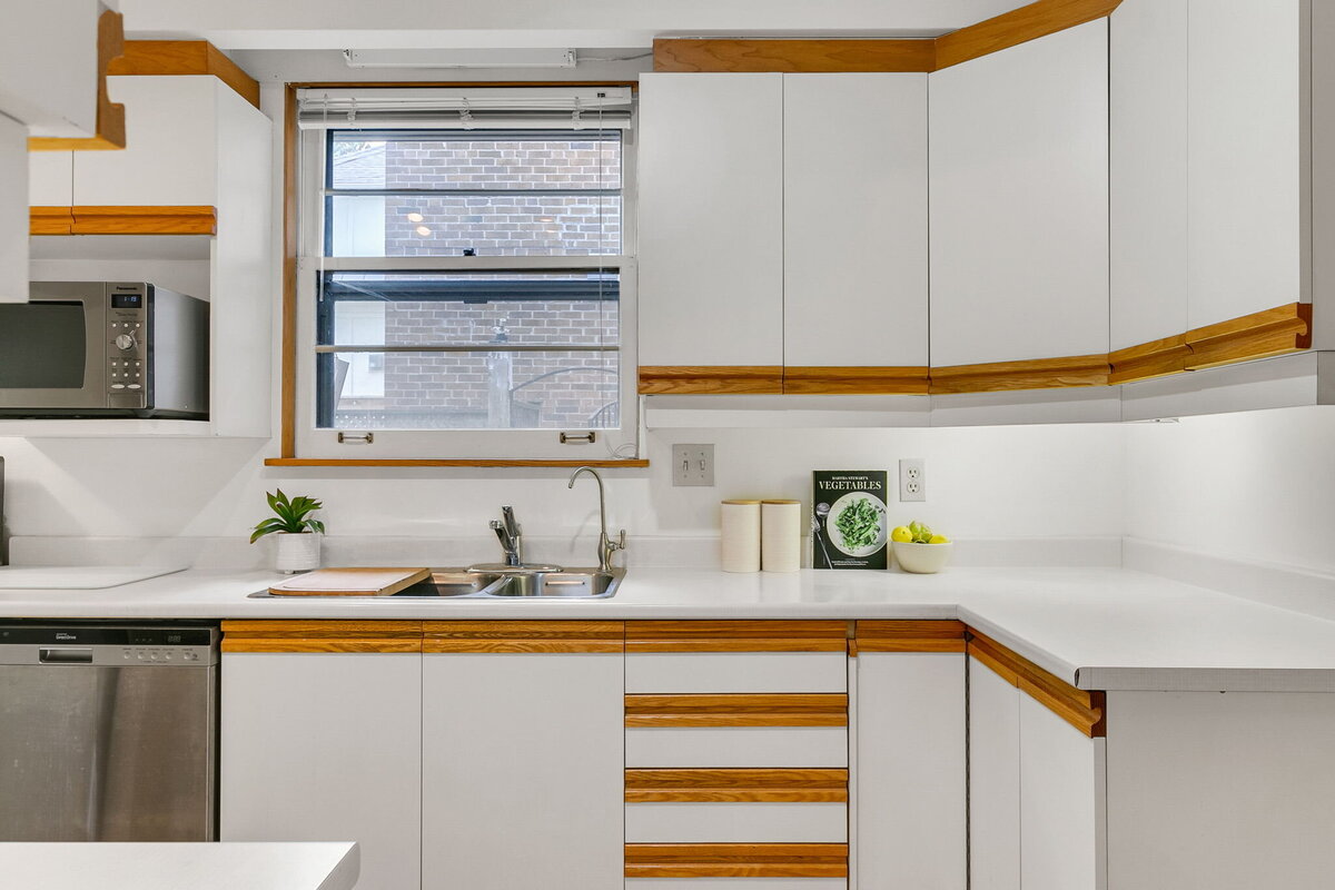 23-web-or-mls-15_004_Kitchen