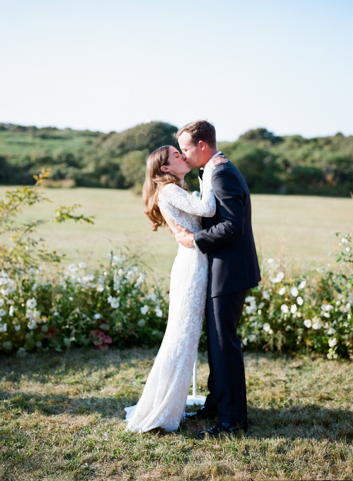 Marthas-vineyard-wedding-planner-kg-events-design-luxury-destination-weddings-private-events-corporate-events-aquinnah-ma-event-designer-outermost-inn-outdoor-tented-wedding-reception-black-frame-tent-47