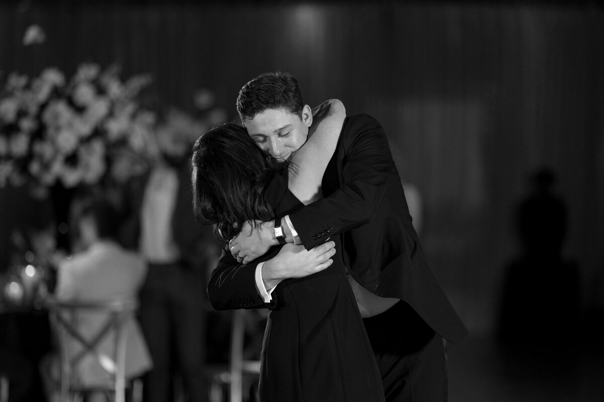 Aspen-Avenue-Berlez-Chicago-Wedding-Photographer-Great-Events-Epic-Events-Rockwell-on-the-River-Entertaining-Company-Jewish-Wedding-Editorial-156