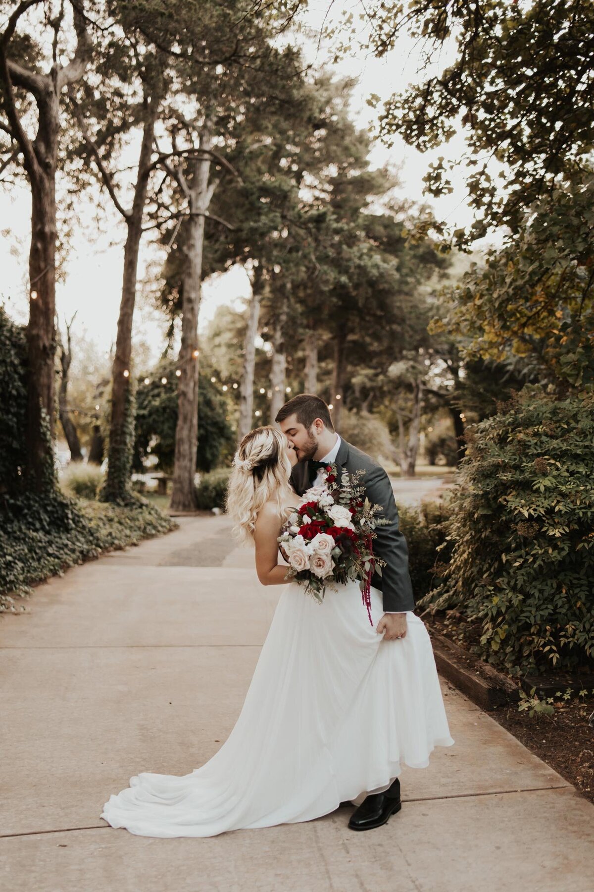 bride-groom-kissing-wedding-photos