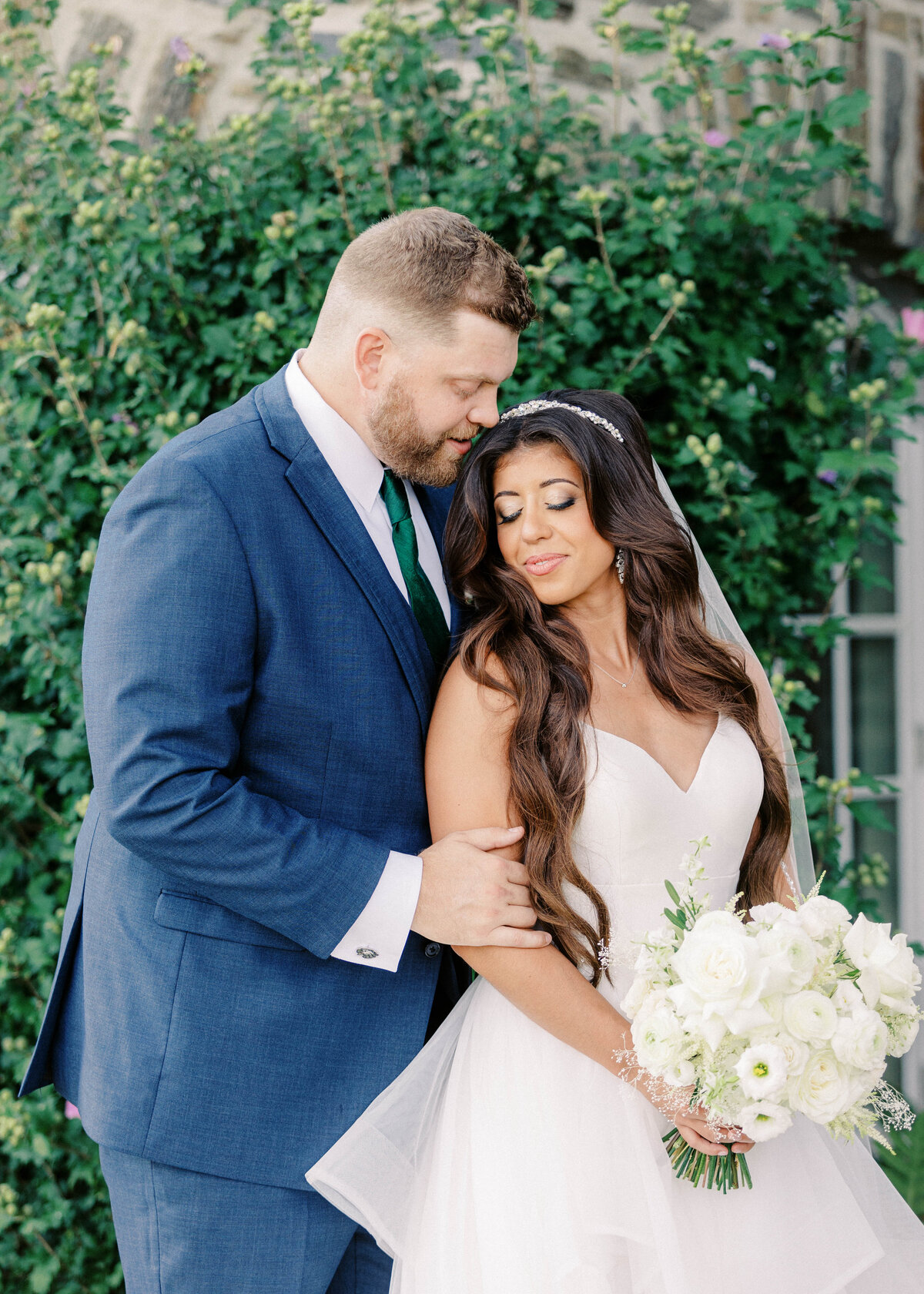 Huntingdon-Valley-Country-Club-Wedding-Bride-Groom-Photos_053