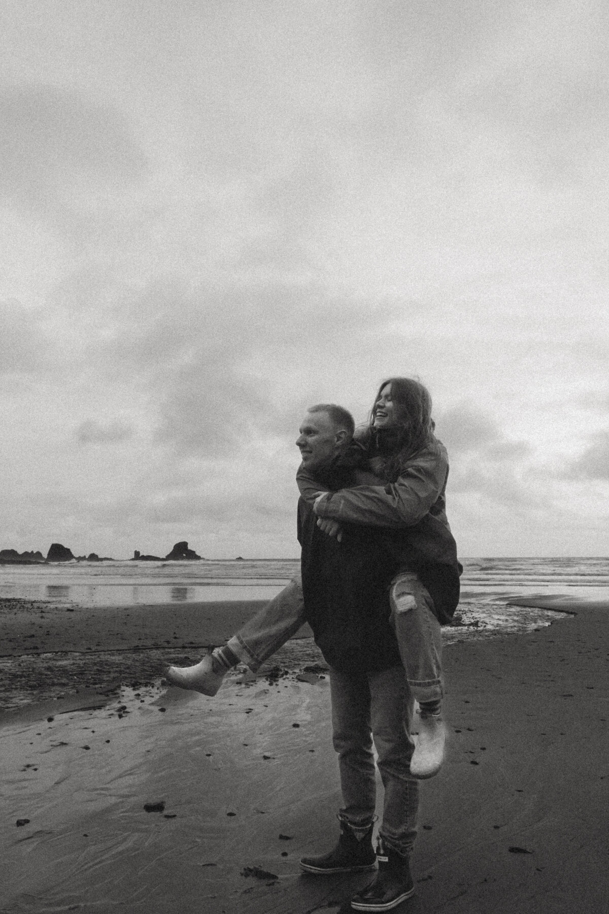Oregon Coast Couples - lizarrietaphotography-71