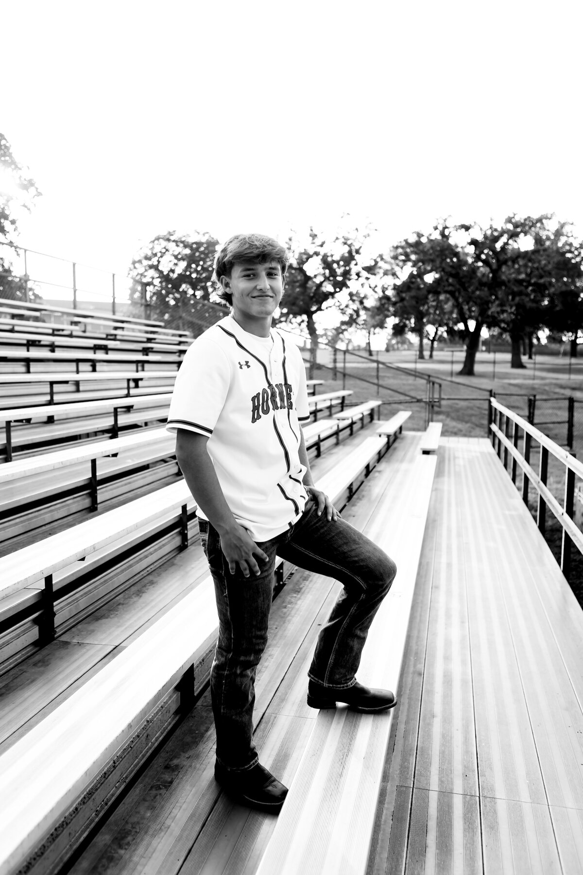 Fort Worth Senior Photographer-1V5A3585-Edit copy bw