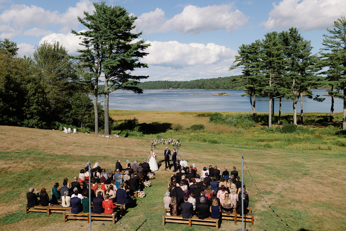 wedding at the 1774 Inn wedding venue in maine overlooking the ocean