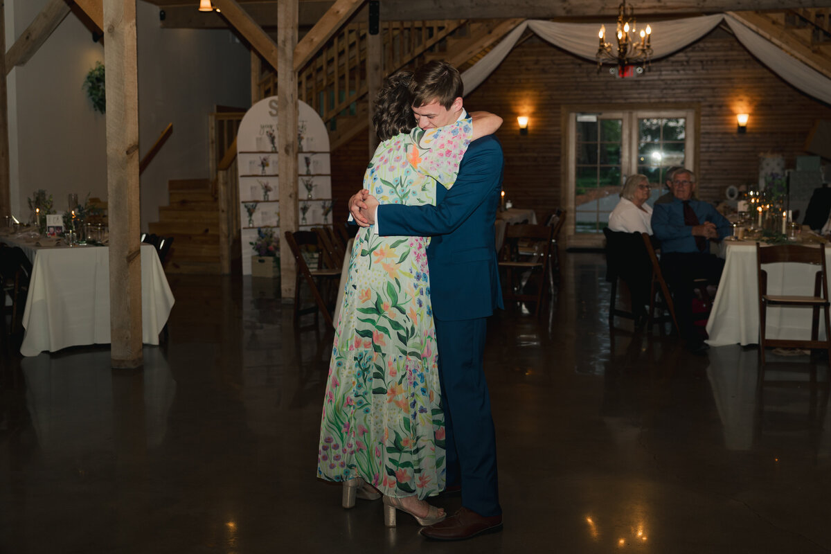 Sydney and Brant's Rustic Midwest Wedding Photography-783