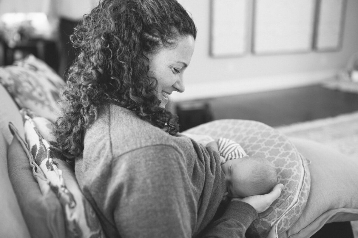 candid-natural-boston-newborn-family-photographer-zev-fisher-027