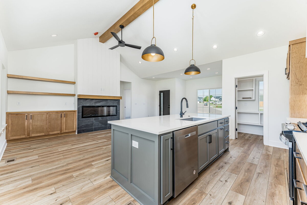 14-129 E Burlington Dr-14