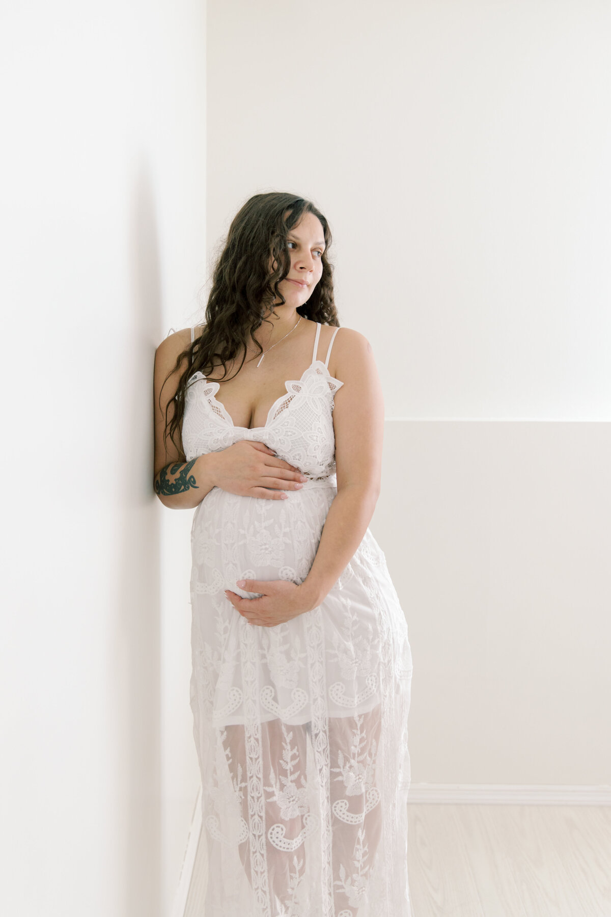 spokane wa maternity photography of mom holding her belly in spokane photography studio