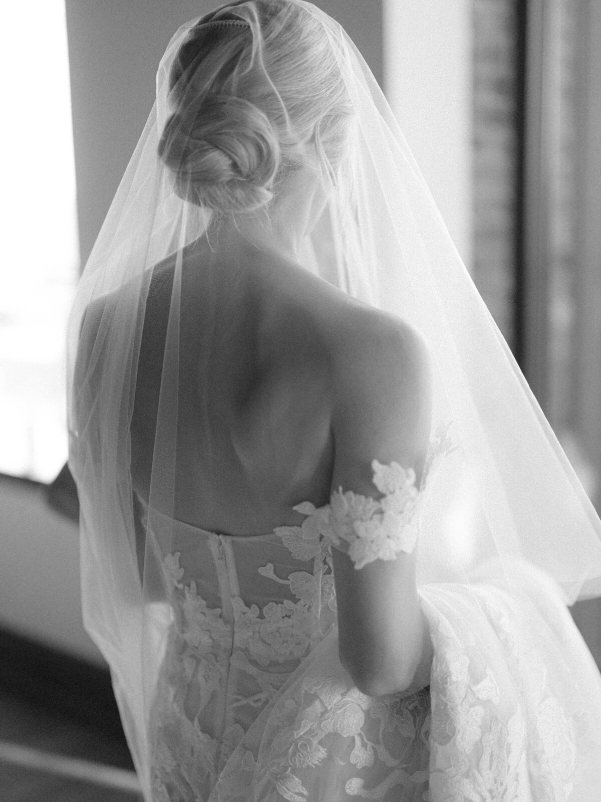 libertywarehouse-newyorkwedding-weddingwithaview-felixfeyginphotography-024