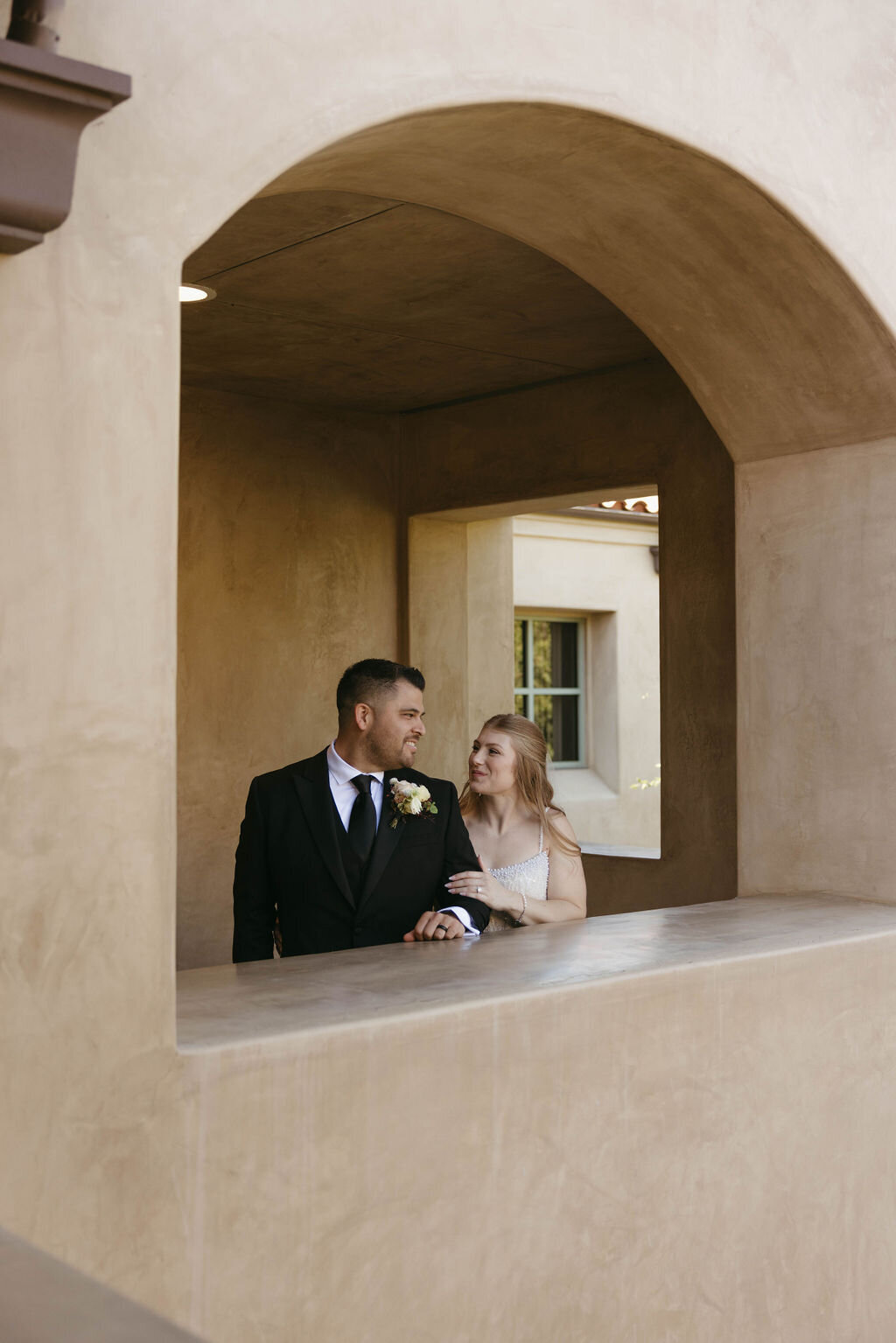 pretty-palm-leaf-event-co-molly-and-rodrigo-wedding-in-serra-plaza-10