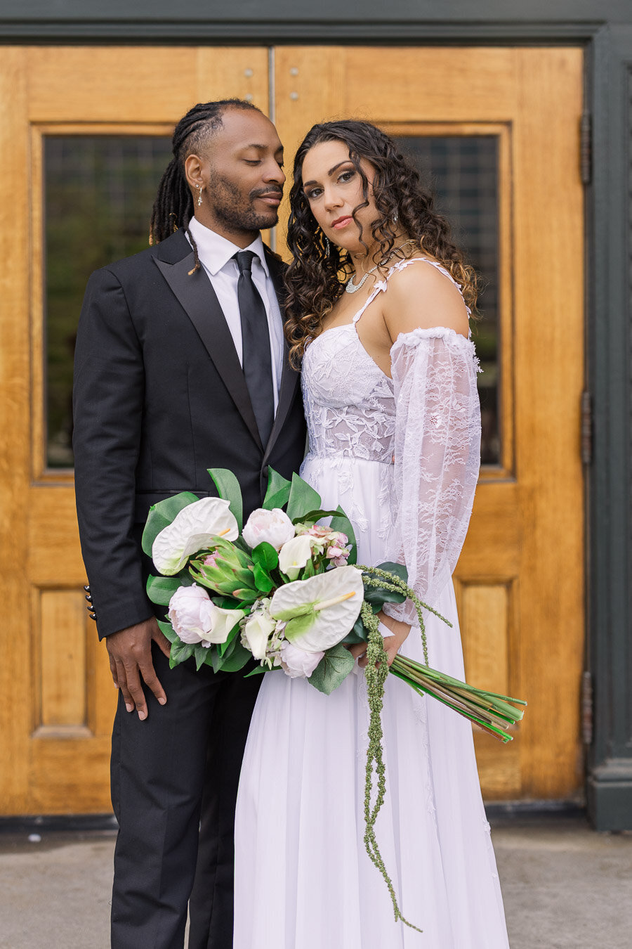 wedding-2nd-shooter-wooden-door-13580