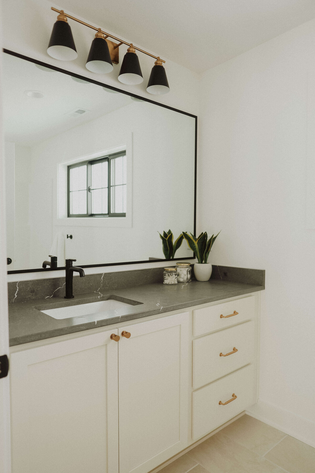 2802-Bathroom-Grimes-Central-Iowa-Custom-Home-JRL-Builders-3F1A0187