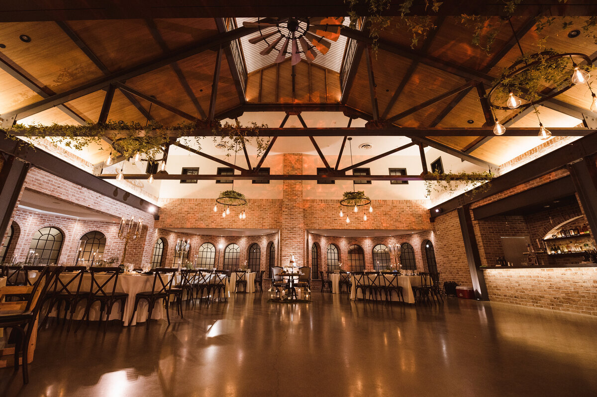 whimsical-wedding-photographer-nj-by-suess-moments-at-the-perona-farms-refinery