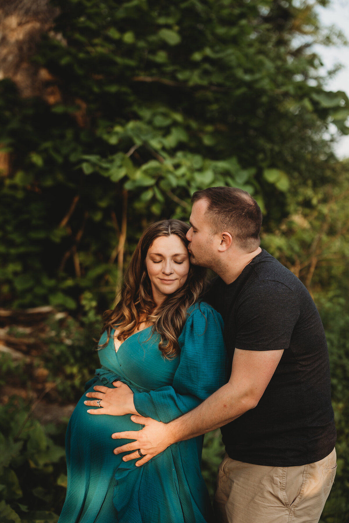 lindstrom-mn-maternity-photographer-expecting-mother-portraits