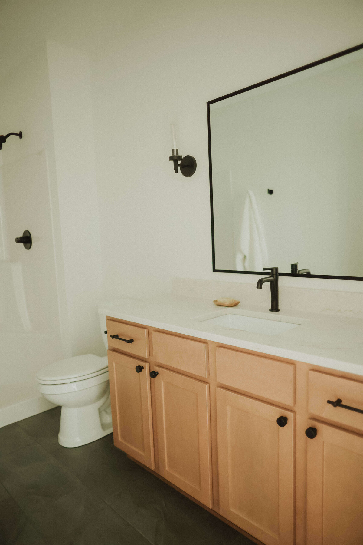 2802-Bathroom-Grimes-Central-Iowa-Custom-Home-JRL-Builders-3F1A0234
