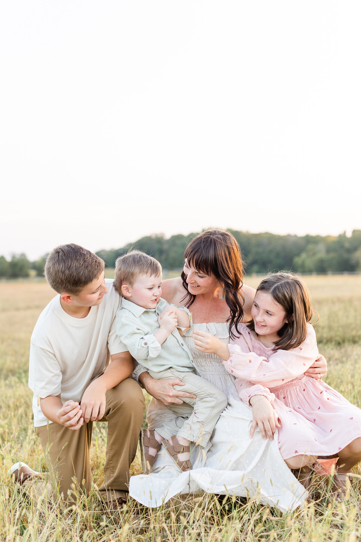 Lana E. Family 2024 sneak peeks. Bella Faith Photography 08