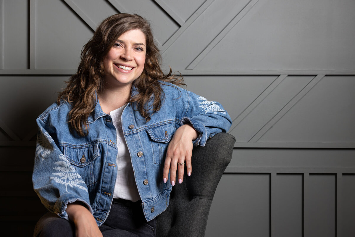 Jessica-Battista-graphic-designer-illustrator-portrait