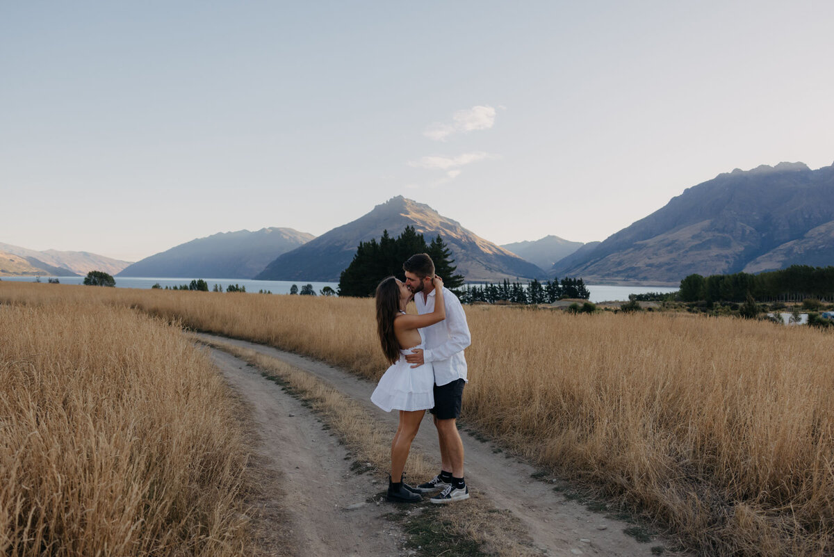 Queenstown couple photographer, couple photo session at Jacks Point