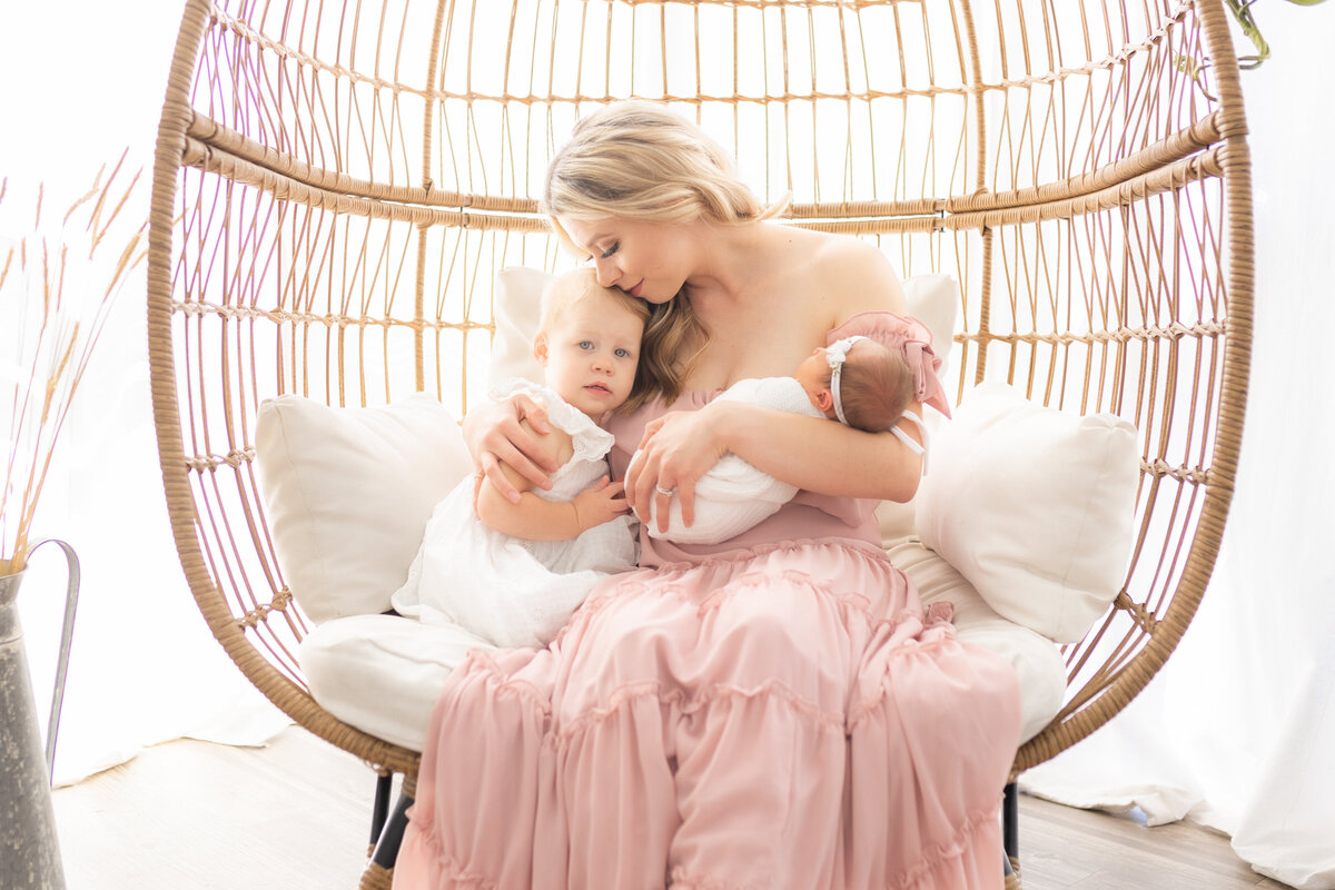 newborn-mom-daughters-boho
