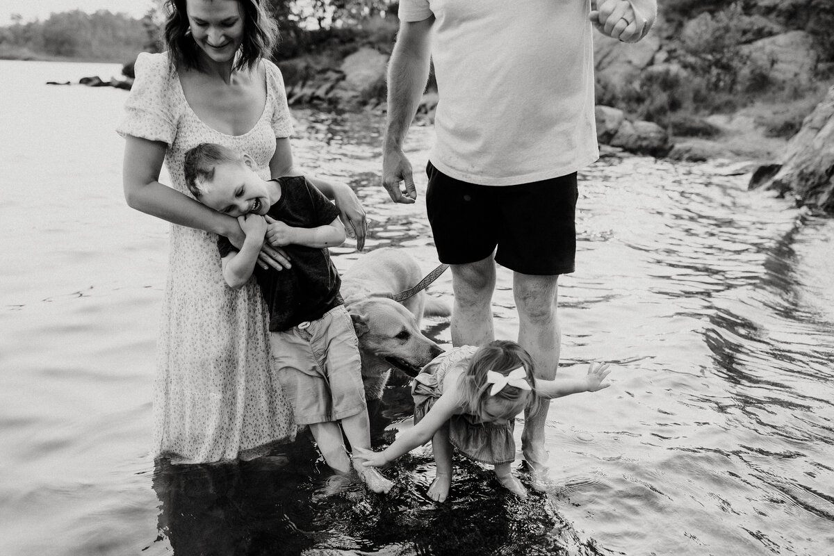 akp2023_willoughbyfamily_066bw
