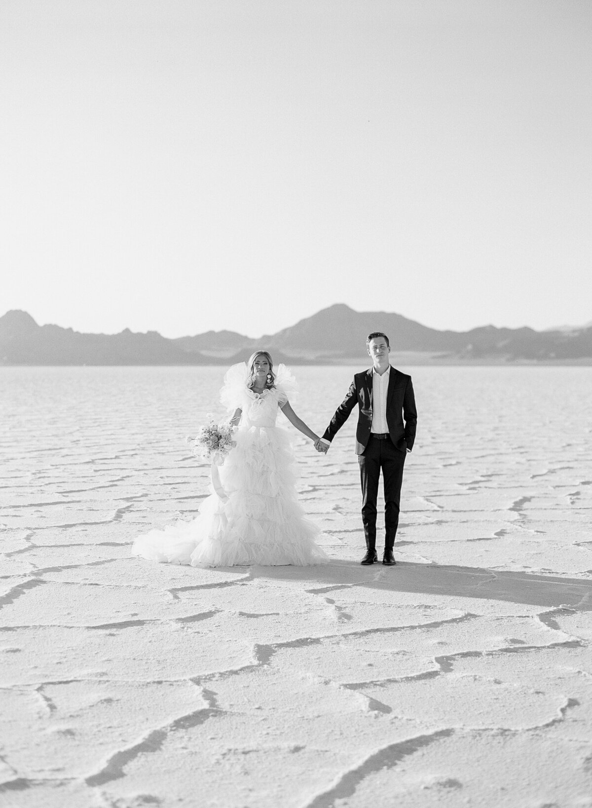 Bonneville-Salt-Flats-Session-Salt-Lake-City-Utah-Wedding-Photographer-Destination-wedding-photographer-Jessie-Barksdale-Photography_088